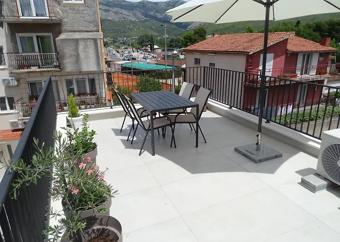 Modern Small House With A Terrace Dom wakacyjny Split