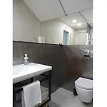 Modern Small House With A Terrace 度假居 *