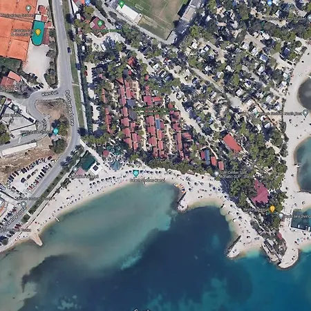 Modern Small House With A Terrace בית נופש